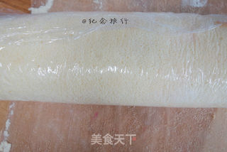 火龙果蛋糕卷的做法步骤:14