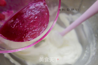 火龙果蛋糕卷的做法步骤:16