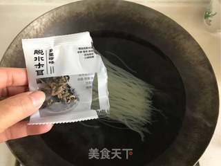 一壶一家~酸辣螺蛳粉的做法步骤:7