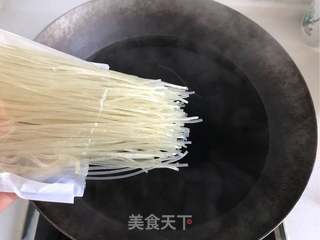 一壶一家~酸辣螺蛳粉的做法步骤:6