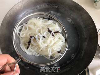 一壶一家~酸辣螺蛳粉的做法步骤:9