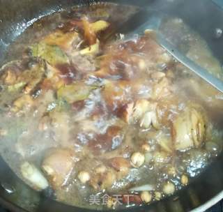 卤猪蹄的做法步骤：4