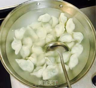 荠菜猪肉水饺的做法步骤:11