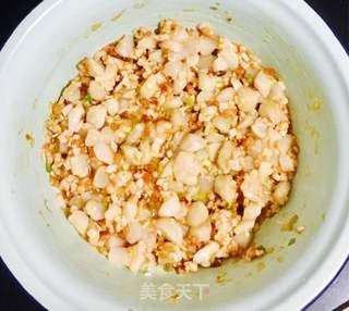 荠菜扇贝丁水饺的做法步骤:5