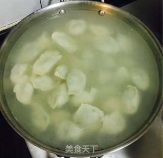 荠菜扇贝丁水饺的做法步骤:12
