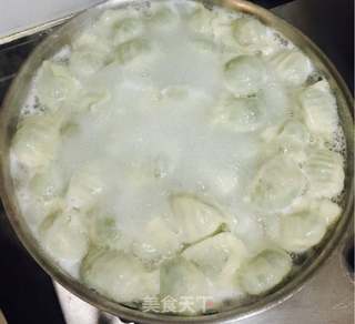 荠菜扇贝丁水饺的做法步骤:13