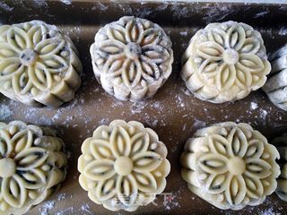 广式五仁月饼的做法步骤:16