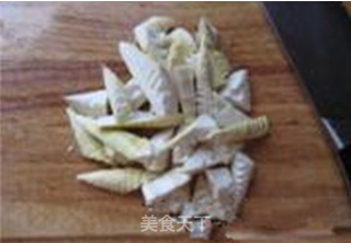 春笋煨土鸡的做法步骤:2