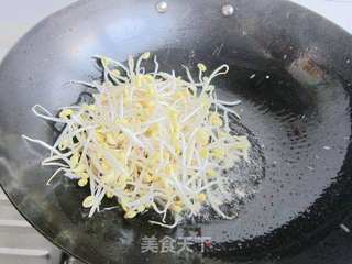 蚝油韭菜炒黄豆芽的做法步骤:5