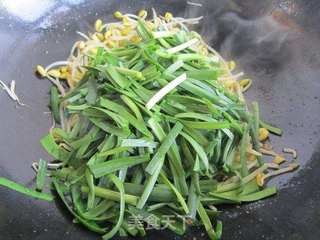 蚝油韭菜炒黄豆芽的做法步骤:7