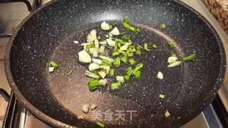 白菜烧肥肠的做法步骤:2