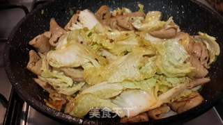 白菜烧肥肠的做法步骤:5