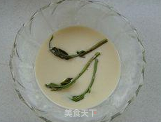 春季尝鲜菜:外酥里嫩---香椿鱼儿的做法步骤:3