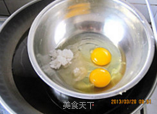 胡萝卜小蛋糕——祥细的海绵蛋糊的制作过程的做法步骤:5