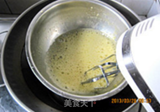 胡萝卜小蛋糕——祥细的海绵蛋糊的制作过程的做法步骤:6