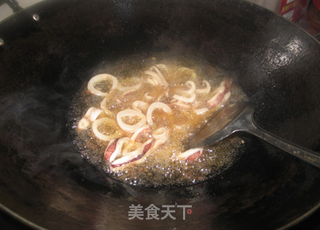 炸鱿鱼圈的做法步骤:4