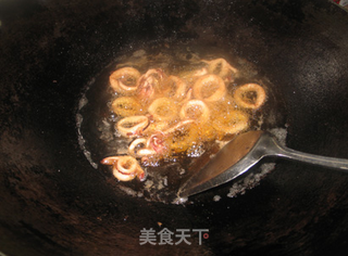 炸鱿鱼圈的做法步骤:5