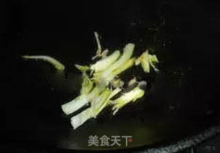 芹菜炒培根的做法步骤:2