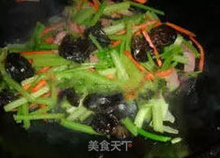芹菜炒培根的做法步骤:4