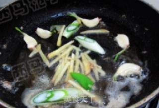家常带鱼烧木耳的做法步骤:8
