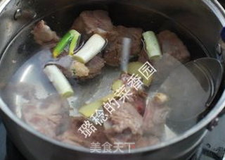 送给广大高考生一道清凉消暑、营养补钙汤 ——【带皮冬瓜排骨汤】的做法步骤:4