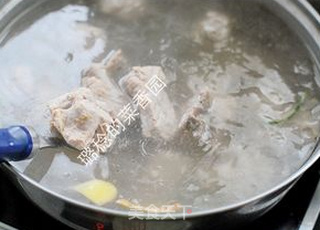 送给广大高考生一道清凉消暑、营养补钙汤 ——【带皮冬瓜排骨汤】的做法步骤:5