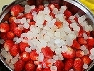 【自制草莓果酱】品尝春天的果香酸甜的做法步骤:3