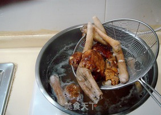 春季滋补品“松茸炖乌鸡”的做法步骤:2