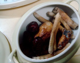 春季滋补品“松茸炖乌鸡”的做法步骤:3