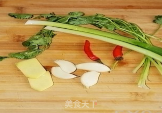 笔管鱼炖豆腐的做法步骤:3