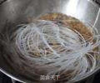 酸菜炒粉的做法步骤:11