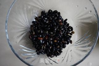 黑豆核桃豆浆的做法步骤：1