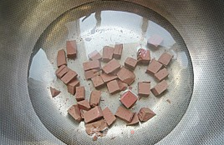 鸭血粉丝汤的做法步骤:5