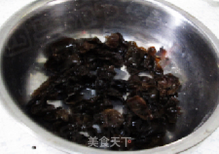 蒜炝西芹木耳的做法步骤:2