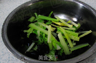 蒜炝西芹木耳的做法步骤:6