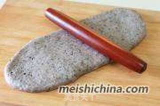 【黑芝麻吐司】做一个好吃又营养的吐司的做法步骤:6