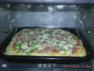金枪鱼香肠披萨的做法步骤:11