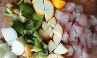 五彩鸡肉串的做法步骤:2