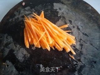 茼蒿杆炝拌里脊丝的做法步骤:4