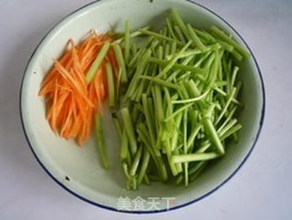 茼蒿杆炝拌里脊丝的做法步骤:6