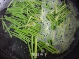 茼蒿杆炝拌里脊丝的做法步骤:7