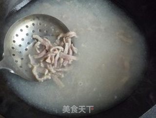 茼蒿杆炝拌里脊丝的做法步骤:10