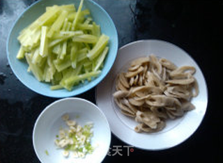 莴苣炒面筋的做法步骤:2