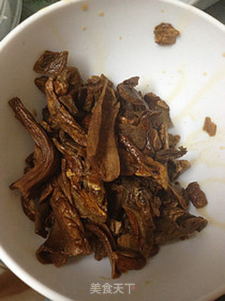 酥皮奶油菌菇汤的做法步骤:2