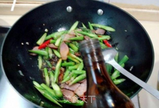家常菜“芦笋炒腊肉”的做法步骤：6