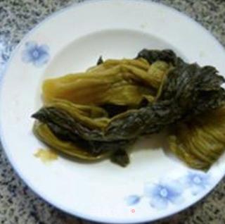 酸菜鹅血土豆汤的做法步骤：1
