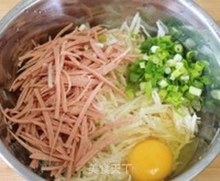 【土豆丝小饼】做一个有内涵的土豆饼&变身土豆饼小汉堡的做法步骤：3