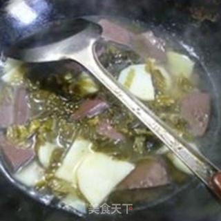 酸菜鹅血土豆汤的做法步骤：9