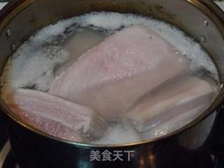 【红烧肉】记忆里妈妈的味道的做法步骤：1