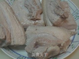 【红烧肉】记忆里妈妈的味道的做法步骤：2